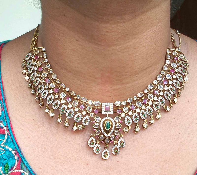 Sira Necklace Set
