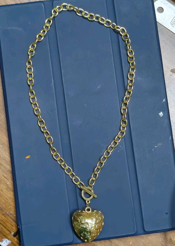 Gold Heart Pendant Necklace