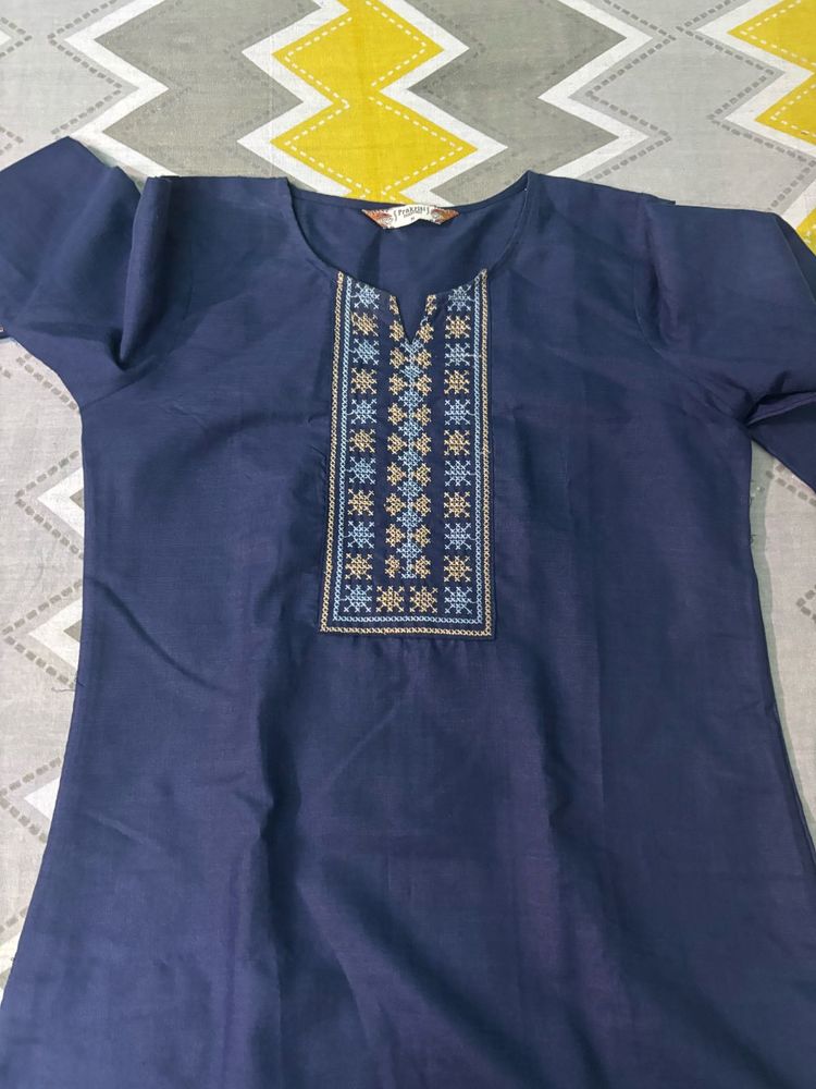 Elegant Navy Blue Embroidered Kurta