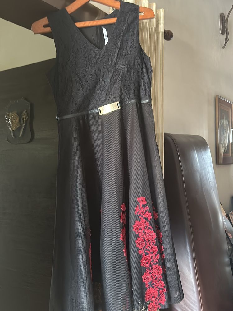 Black Netted Flared Dress From Soie
