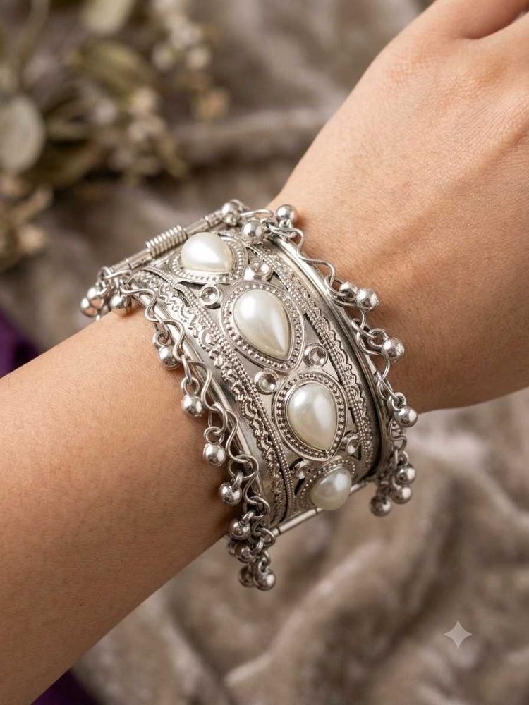 Exquisite Silver &amp; Pearl Cuff Bracelet