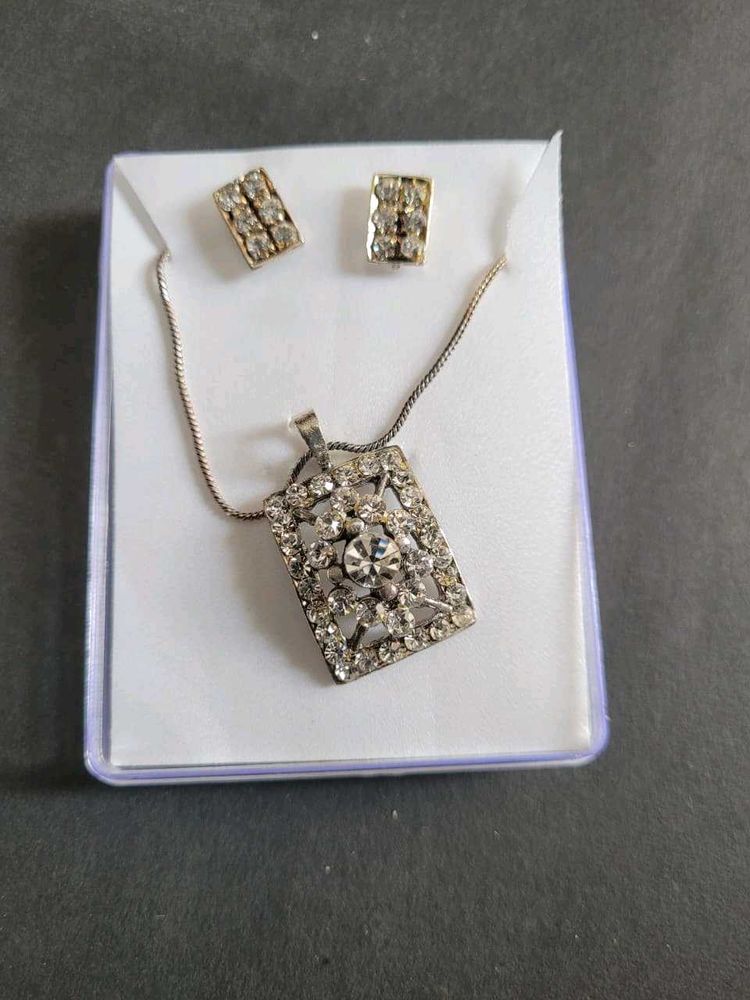 Rhinestone Pendant Necklace &amp; Earrings Set