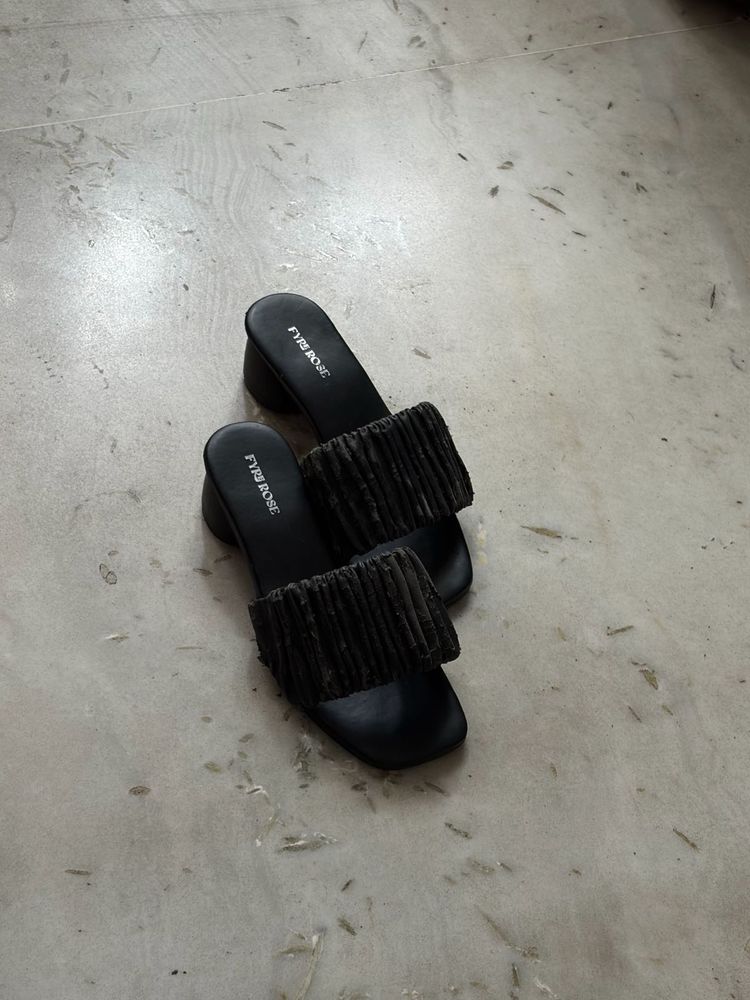Chic Black Slides with Textured Straps