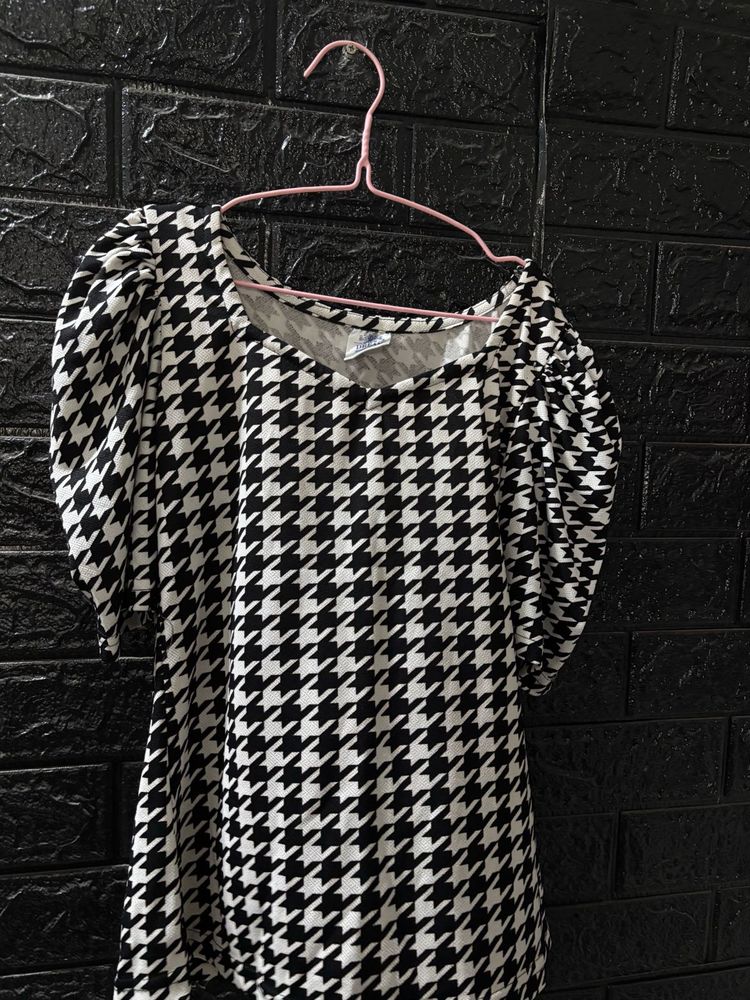 Houndstooth Puff Sleeve Top