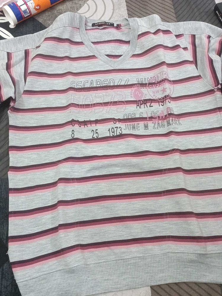 Striped V-Neck T-Shirt woolen