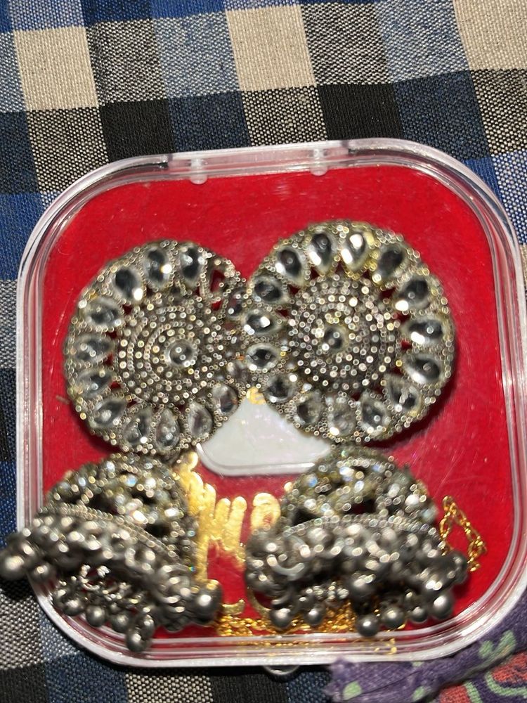 Exquisite Kundan &amp; Pearl Jhumka Set