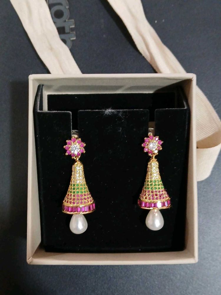 Elegant Dangle Earrings with Pearl