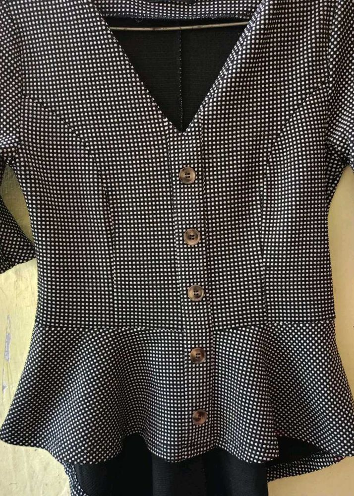 polki dots v neck shape stretchable top in black c