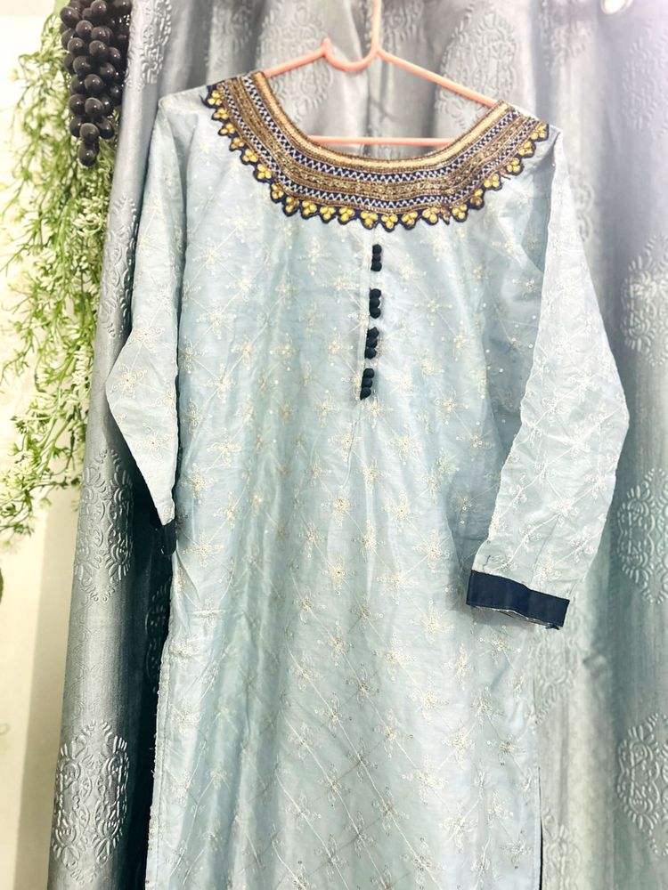 Elegant Blue Embroidered Kurta