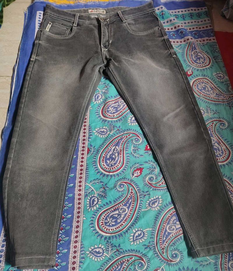 Stylish Men's Grey Wash Jeans