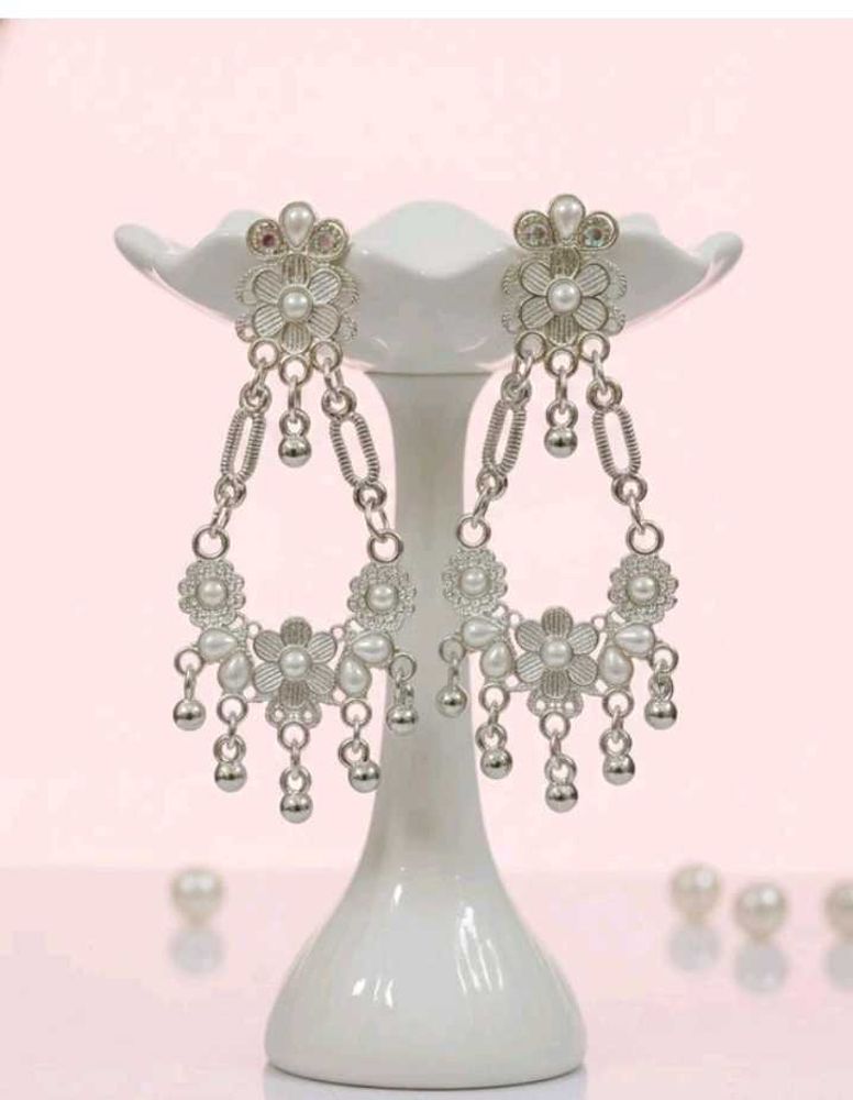 NEW Elegant Silver Flower Dangle Earrings