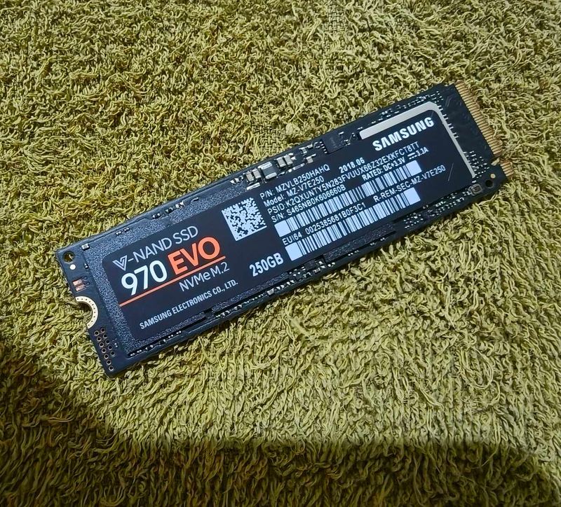 SAMSUNG 970 EVO SSD 250GB - M.2 NVMe