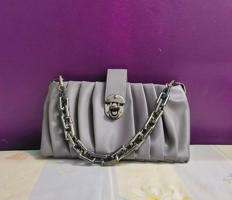 ⛓️ Stylish Grey Ruched Bag ⛓️
