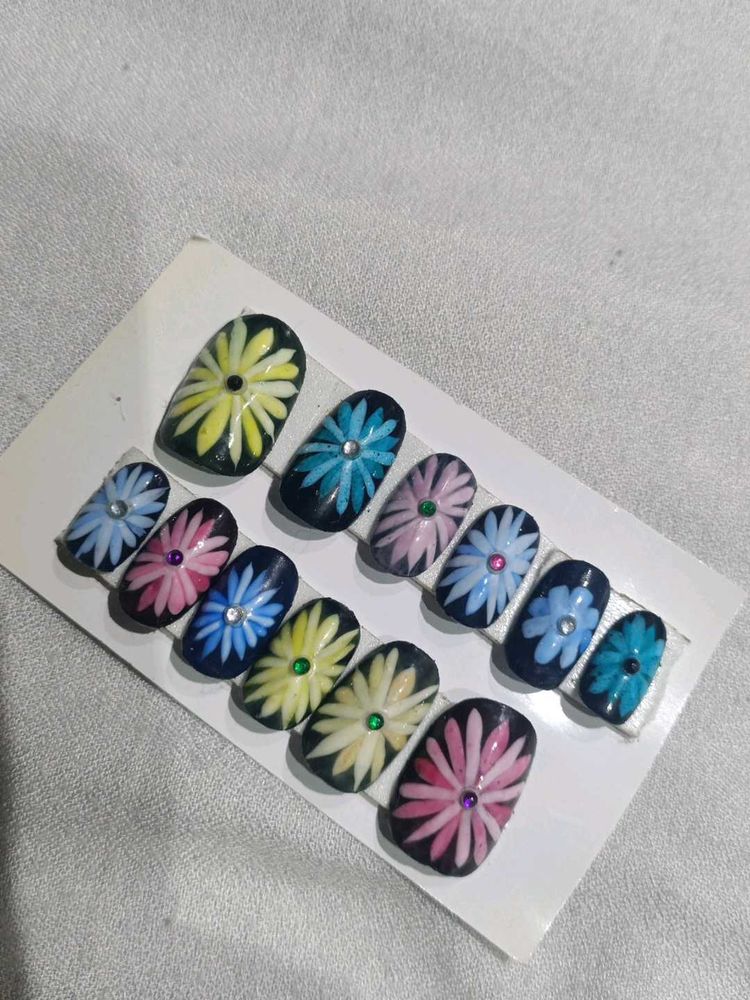 Floral Press-On Nails