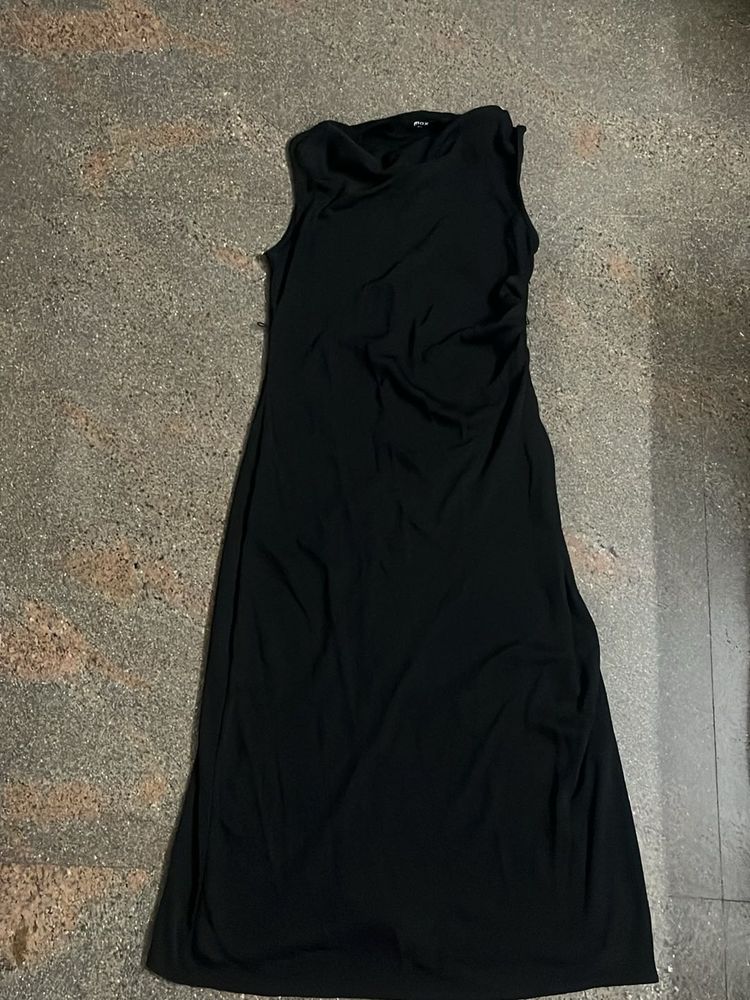 Sleek Black Sleeveless Maxi Dress