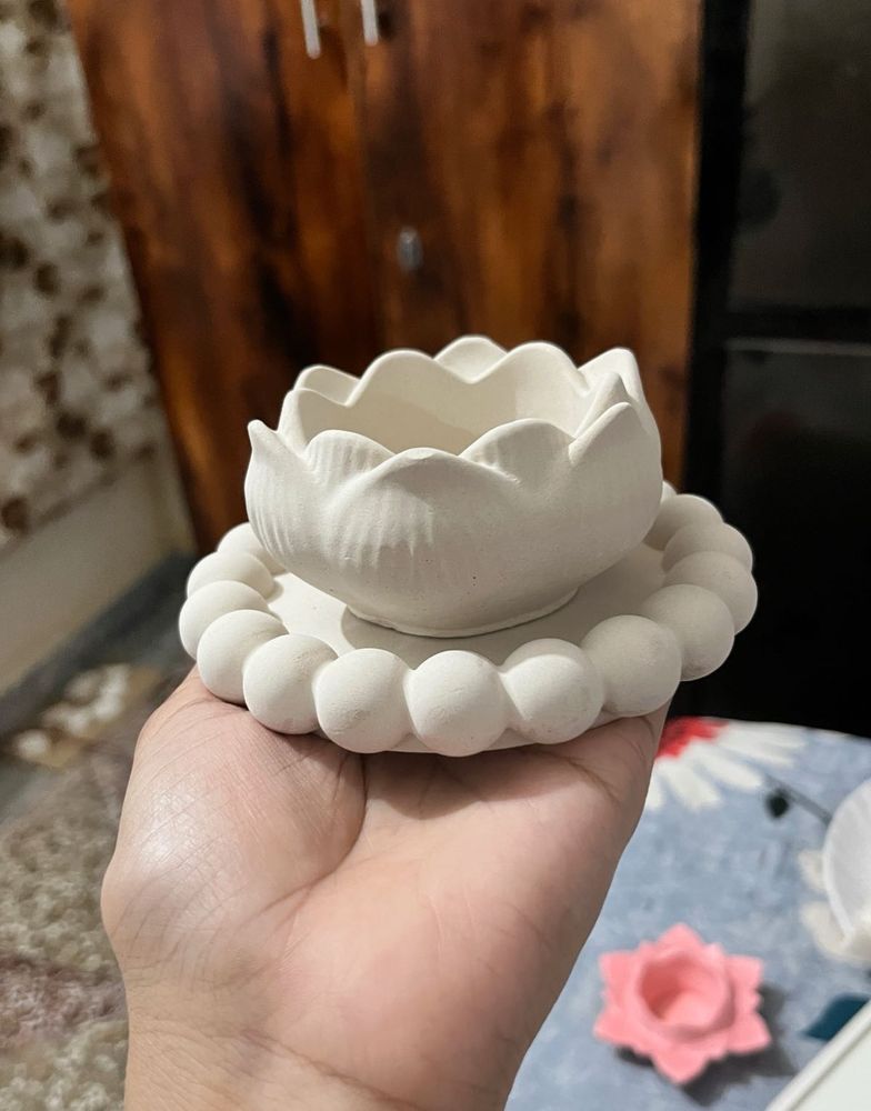 Lotus jar with bubble coaster