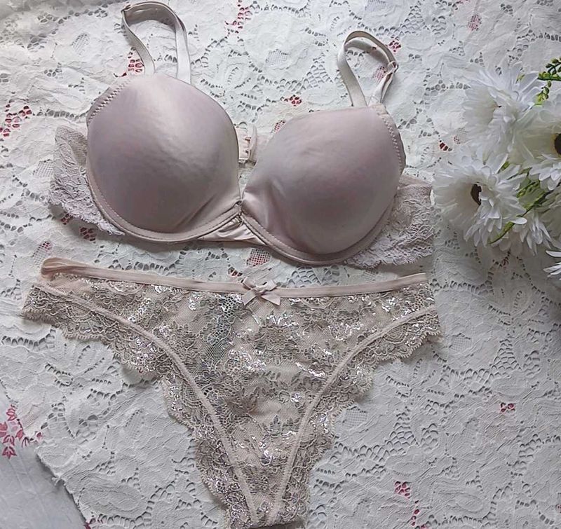 Lace Bra and Panty Set