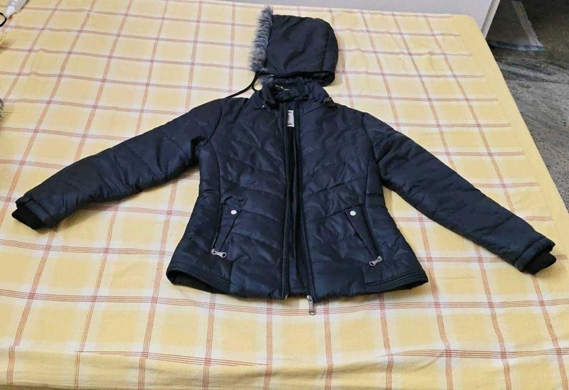 Stylish Padded Jacket with Detachable Fur Hood