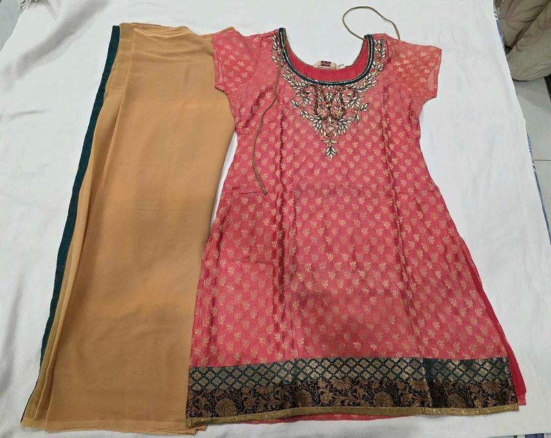 kurta and dupata