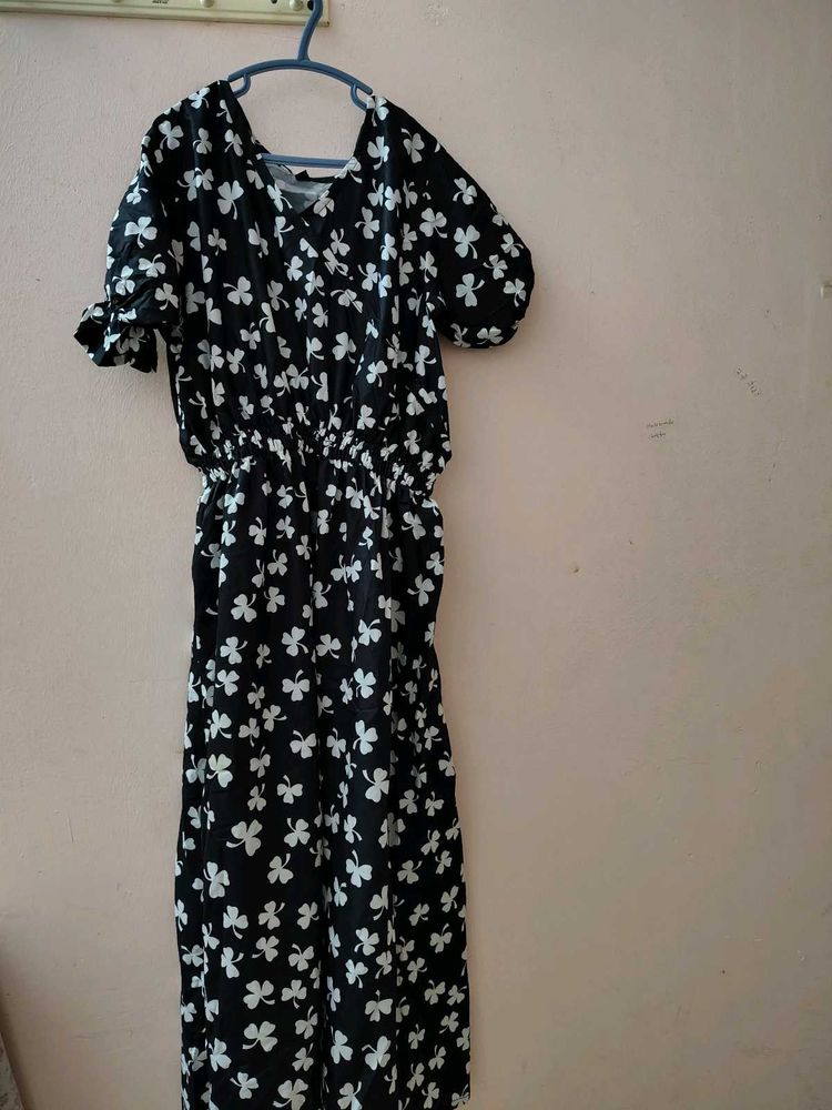 Cute Black &amp; White Floral Dress
