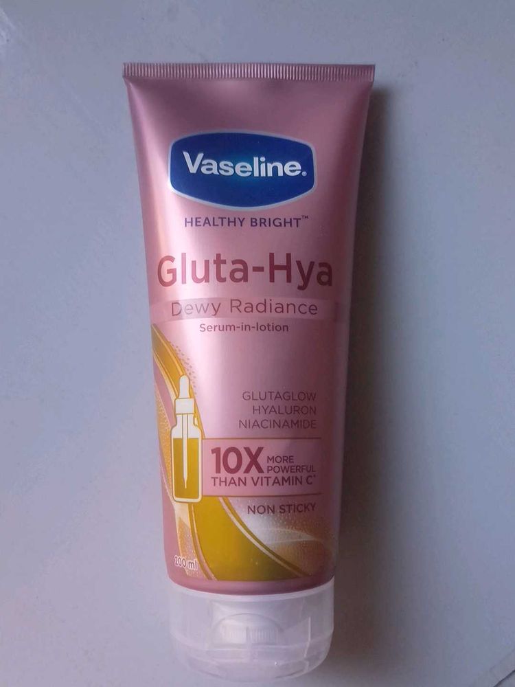 Vaseline Gluta-Hya Dewy Radiance Lotion
