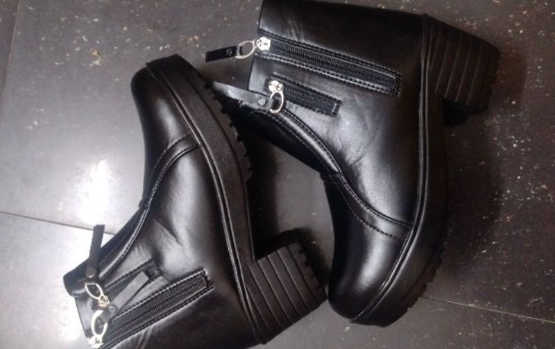 New Black Platform Zipper Boots(never use)