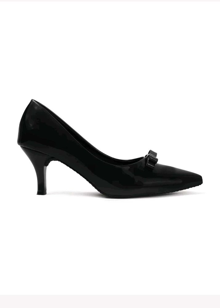 Chic Black Patent Bow Pumps