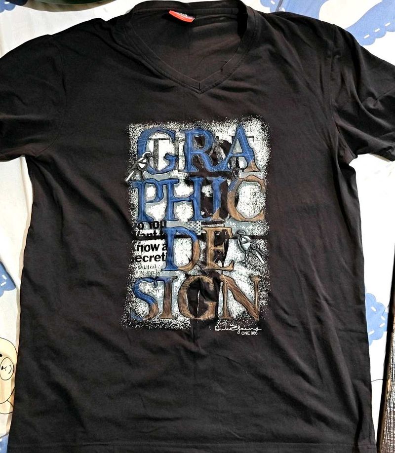 Men's Graphic Design V-Neck T-Shirt