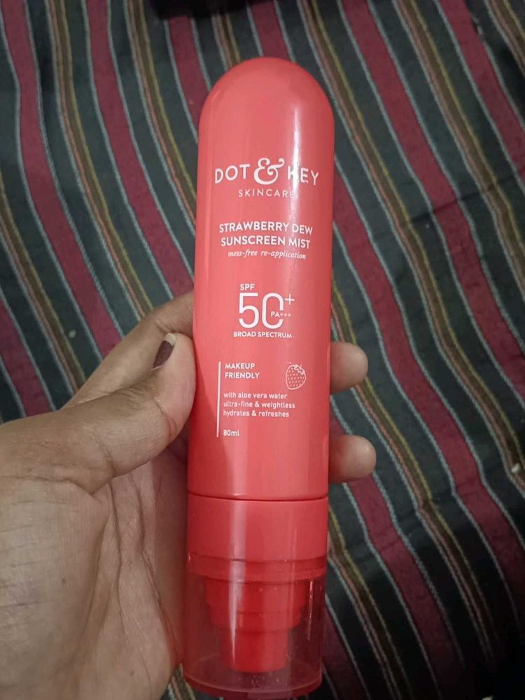 DOT &amp; KEY Strawberry Dew Sunscreen Mist SPF 50+