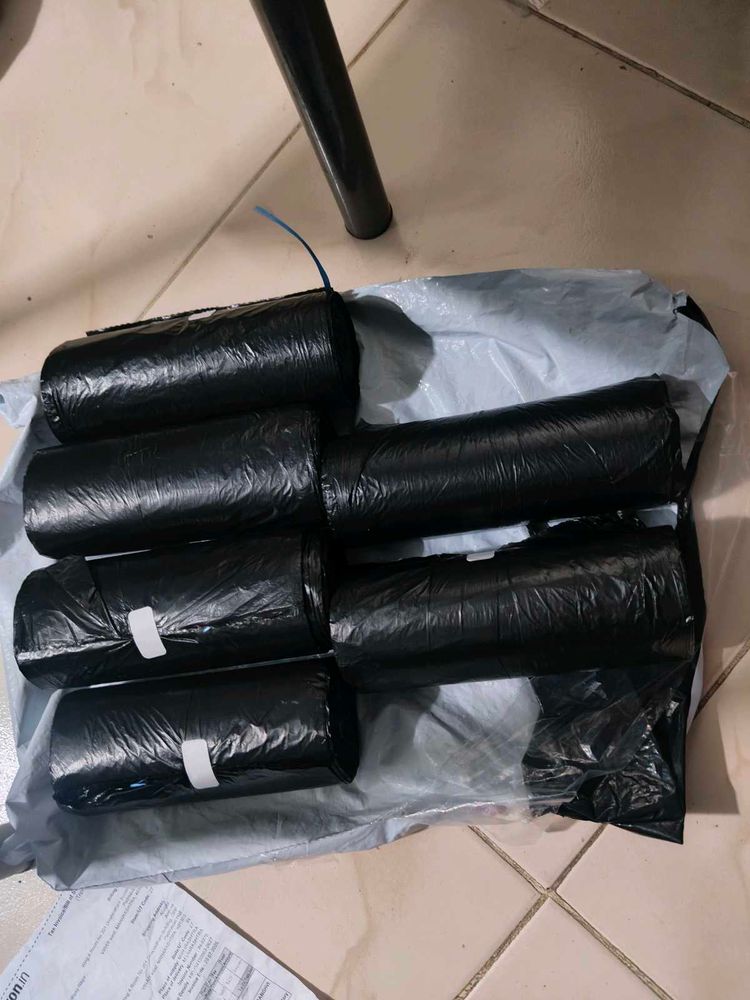 Rolls of Black Trash Bags 6 bundle (Garbage bag)