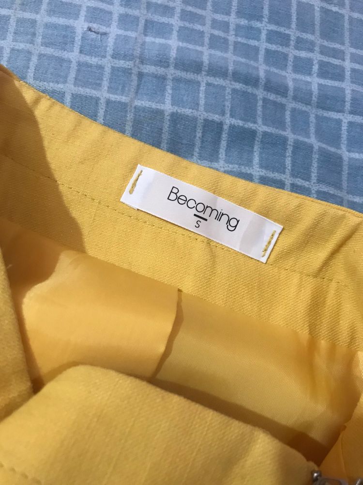 YELLOW FIT SKIRT