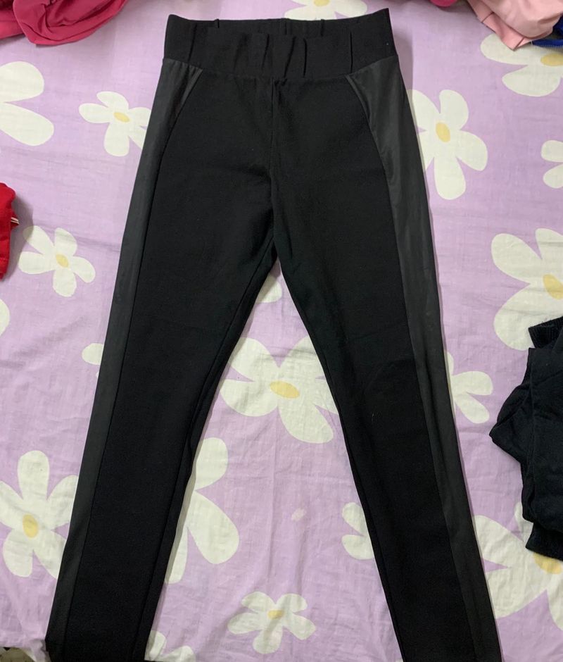 Black Stretchable Fited Leggings