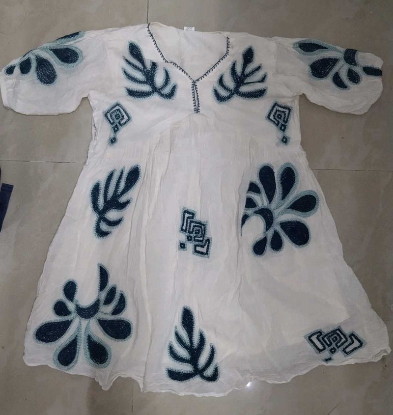 Embroidered White Cotton Kurta