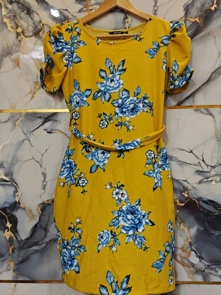 brand new 40 sized Yellow Floral Puff Sleeve Dress