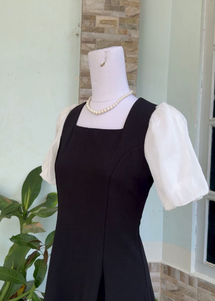Chic Black &amp; White Puff Sleeve Dress