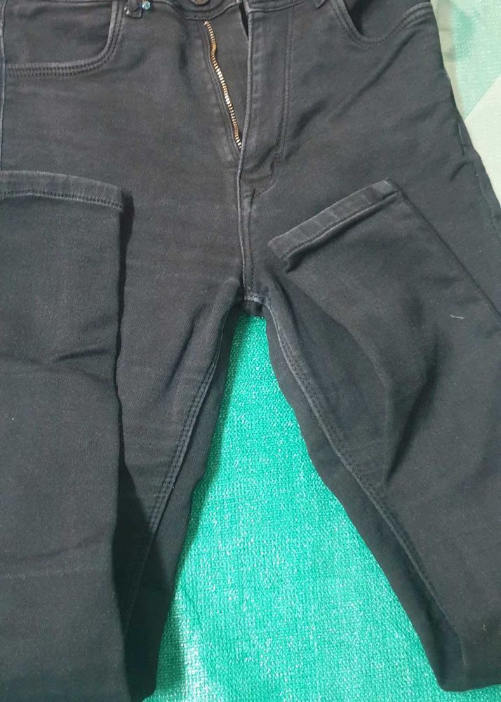 Black High-Waisted Skinny Jeans