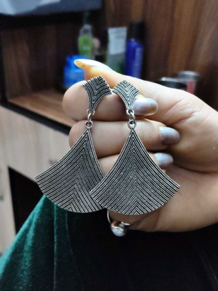 Elegant Geometric Fan Drop Earrings