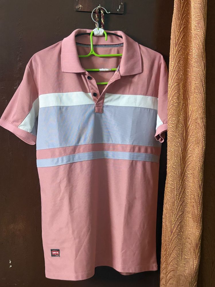 Levis Tshirt M size