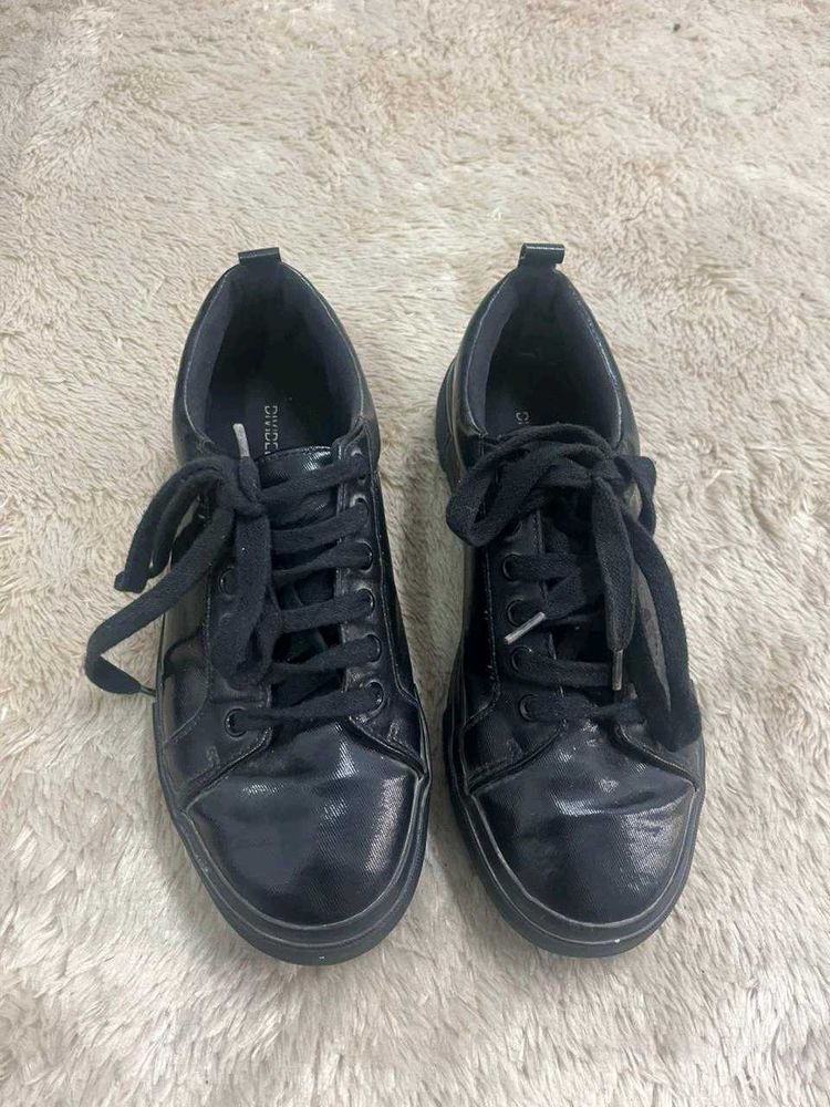 Black Sneakers - Everyday Style