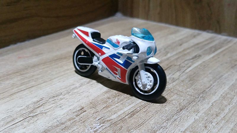 Honda VRF720R RC30