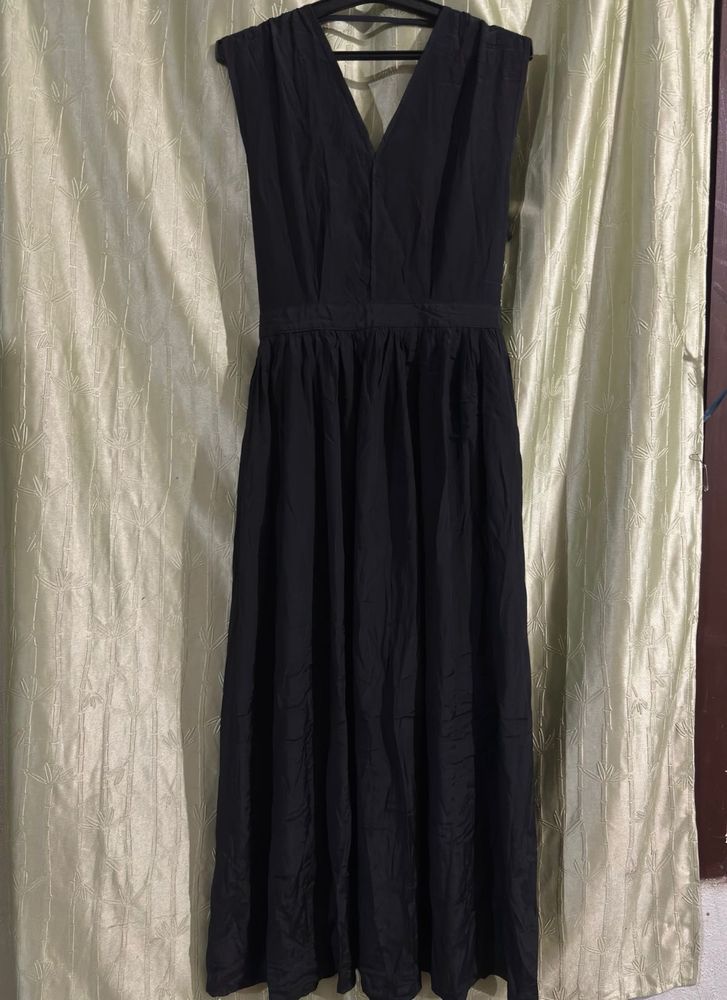 🖤Elegant Black V-Neck Maxi Dress