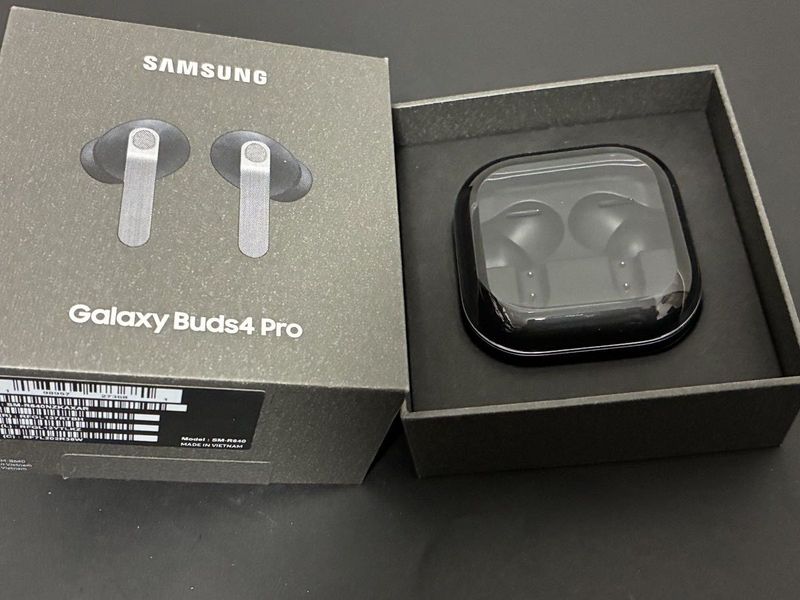 Samsung Buds 4 Pro Sealed