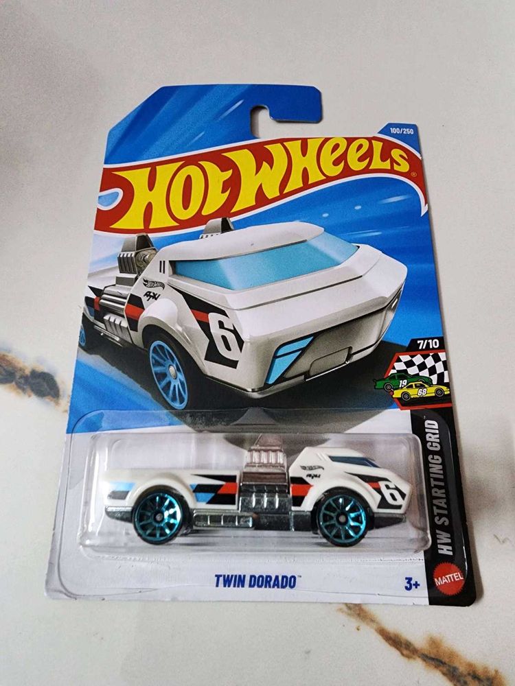 Hot Wheels Twin Dorado