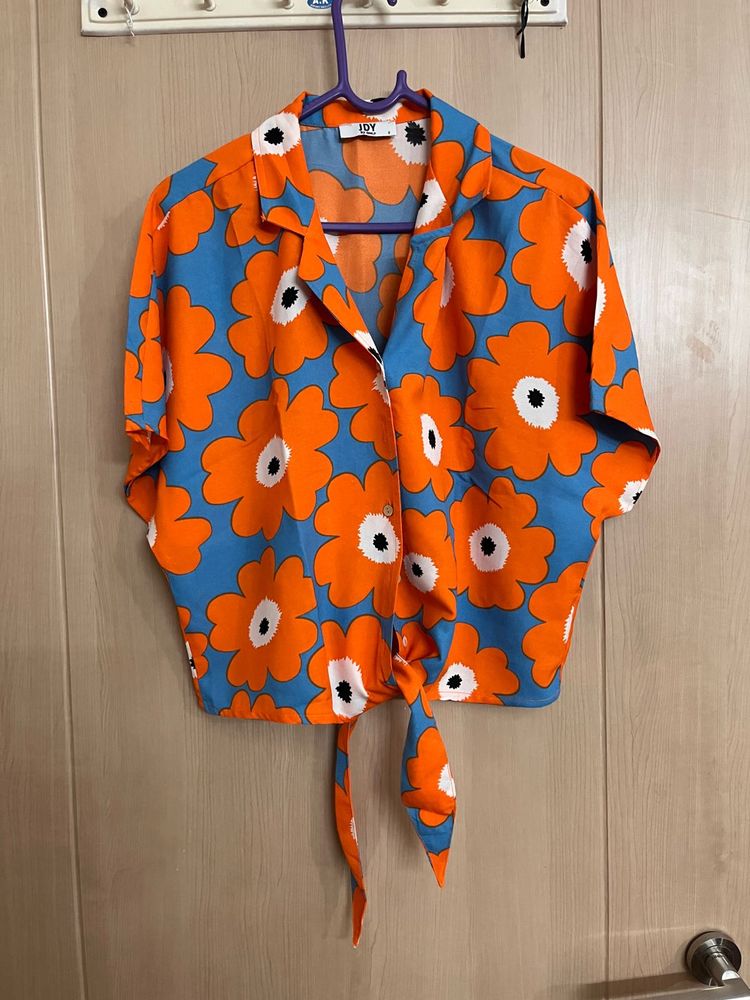 Floral boxy shirt with tie up