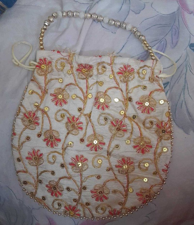 Embroidered Potli Bag😍❤️