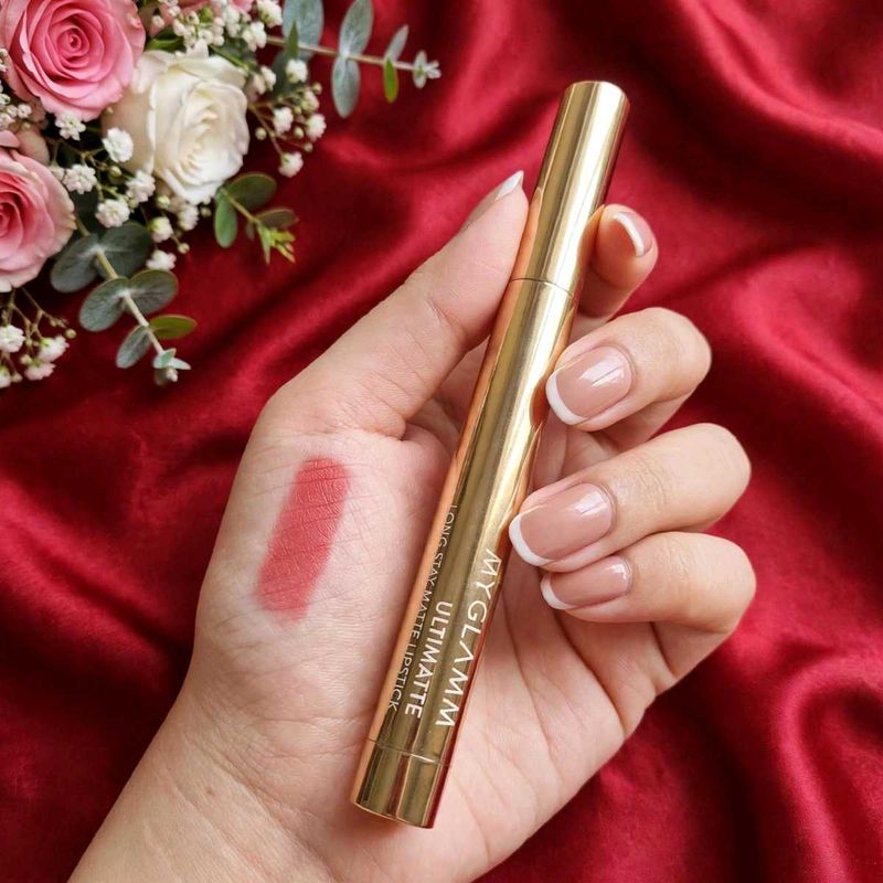 MyGlamm Ultimatte Lipstick showgirl