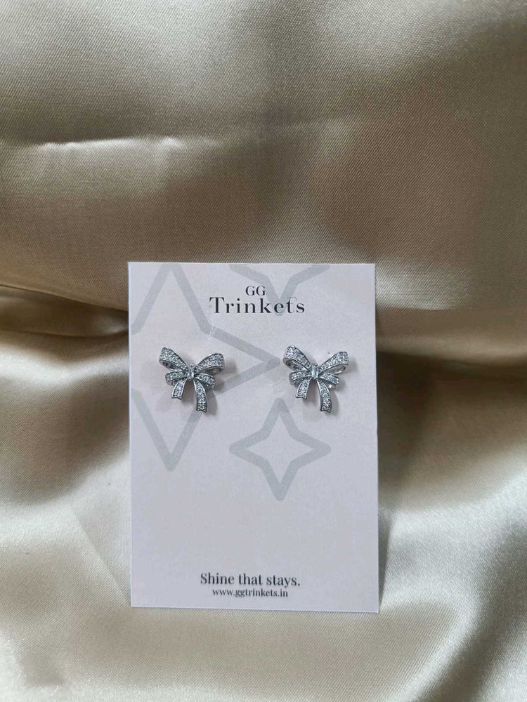 🎀 Sparkling Bow Stud Earrings ✨