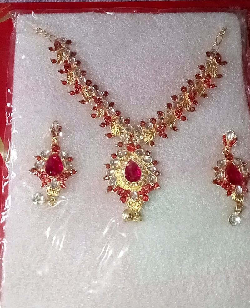 New Golden Nackless With Red Stones✨✨