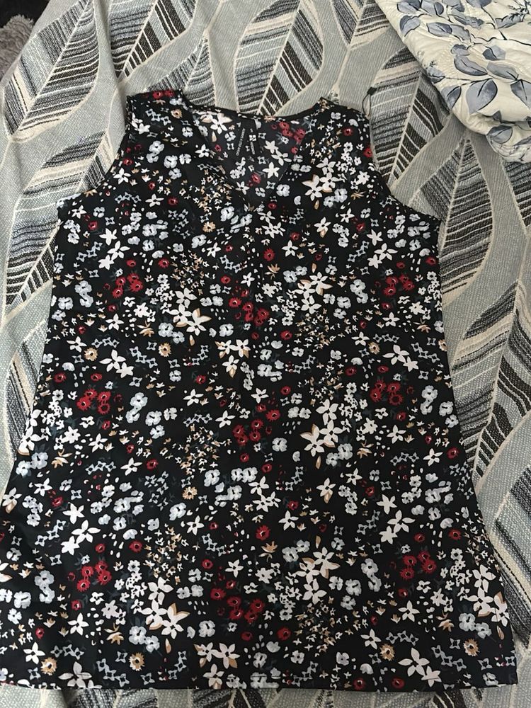 Floral Print Sleeveless Top