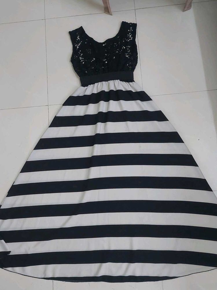black and white women trending net maxi dress